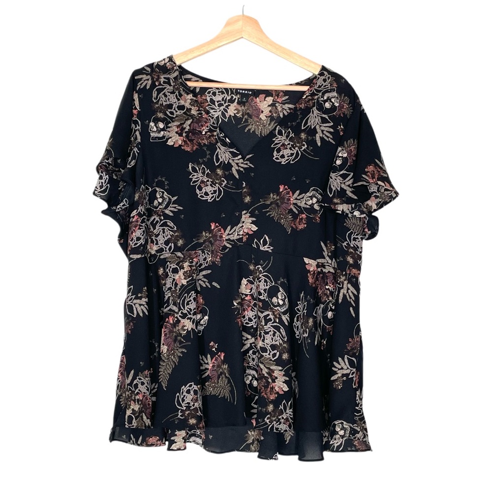 Torrid Black Blouse Skull and Floral Pattern Flutter Sleeves 2X Dark Romantic